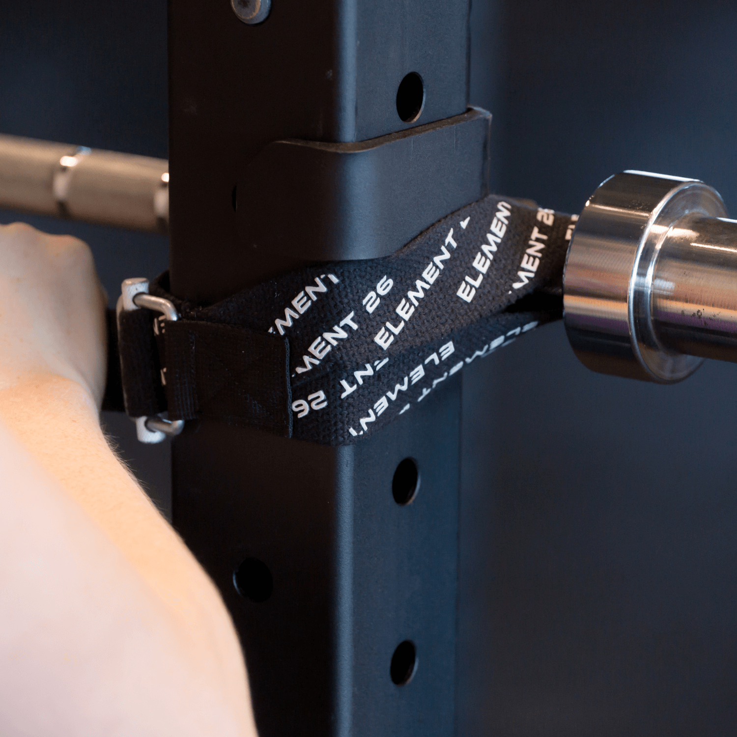 Barbelts securely lock barbell in place with a self-locking system for safe training.