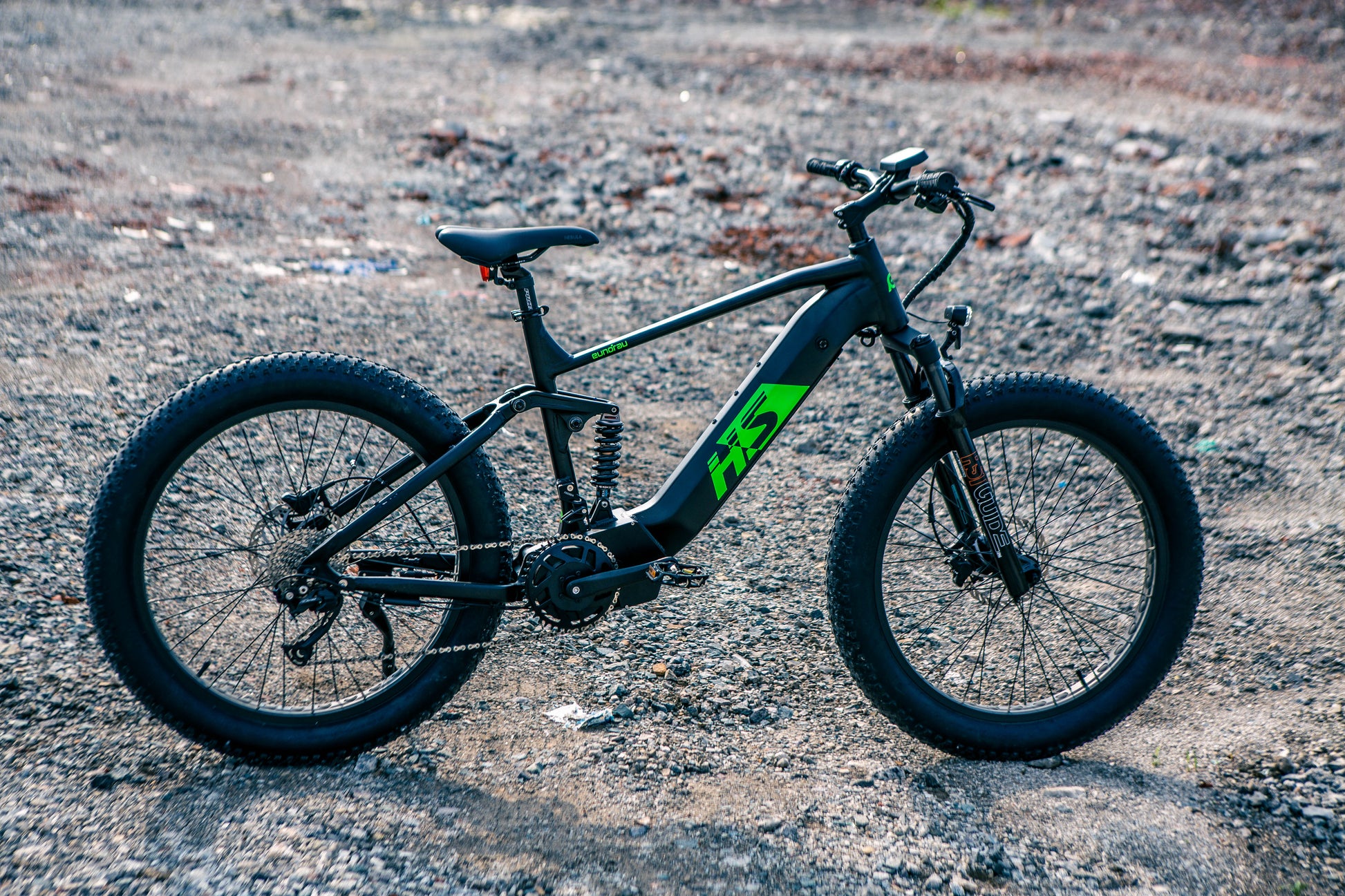 FAT-HS HUNTER X8 Ebike featuring a robust design with 26-inch fat tires and a powerful 1000W motor.