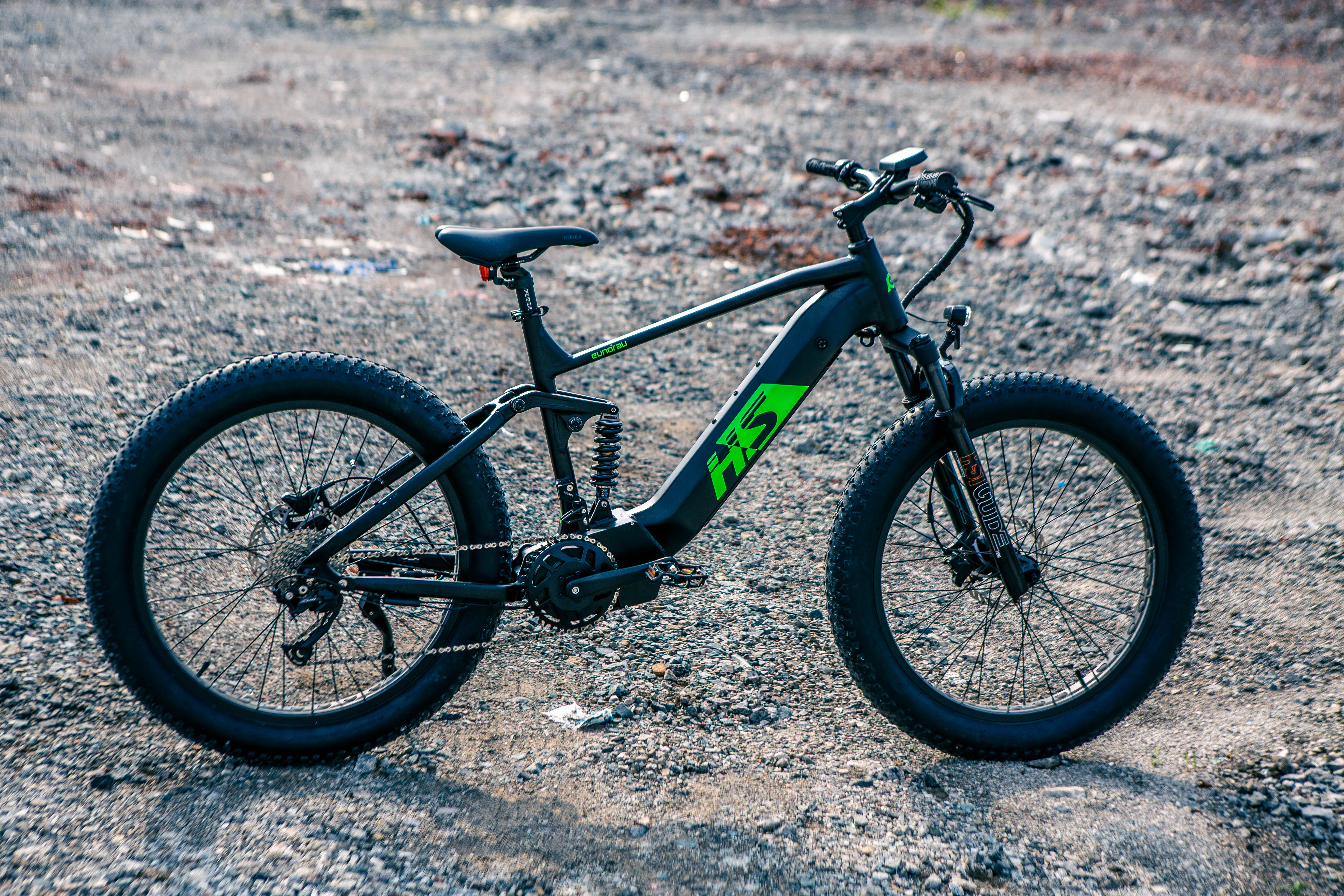 FAT-HS HUNTER X8 Ebike featuring a robust design with 26-inch fat tires and a powerful 1000W motor.