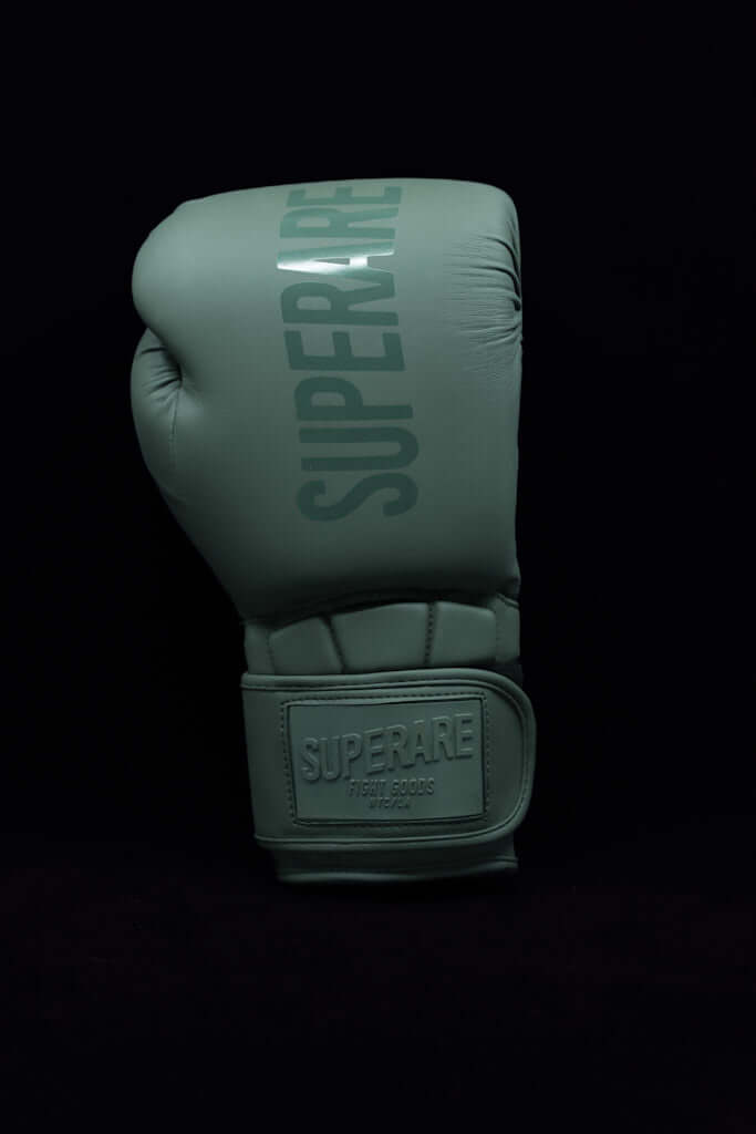 Superare Supergel V Boxing Gloves showcasing a sleek design, perfect for traditional boxing and kickboxing training.